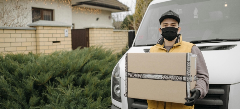 a mover ready to help with moving from Woodbridge to Mississauga