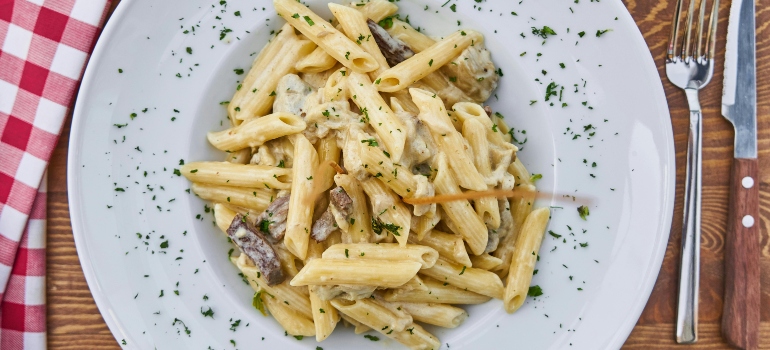 A plate of pasta.