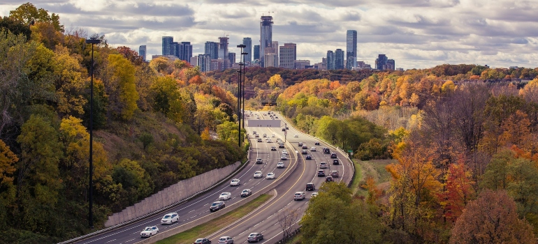 Picture of a highway in Toronto, a must-visit according to every expat guide to Canada
