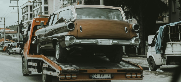 Car being loaded and moving your vehicle to the USA