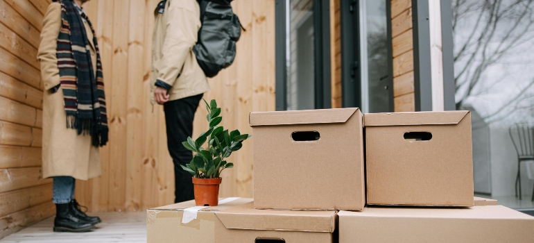 couple talking about 6 dos and don'ts for winter relocation