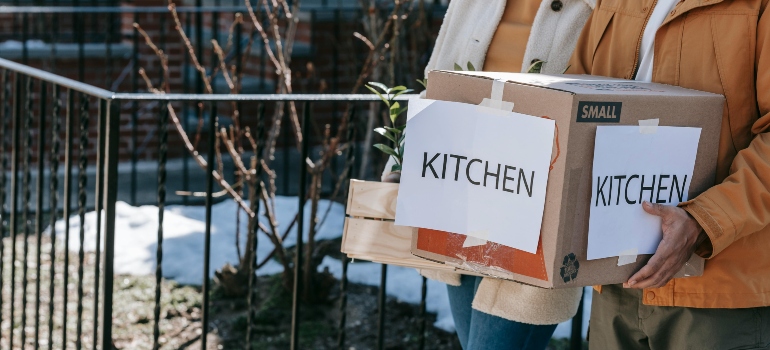 a girl holding a box without thinking about 6 dos and don'ts for winter relocation