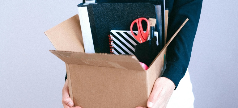 essential packing tips packed in the box